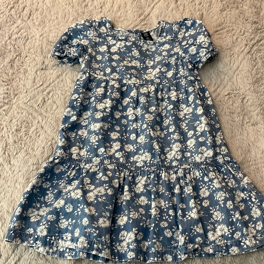 Beautiful girls dress size 5